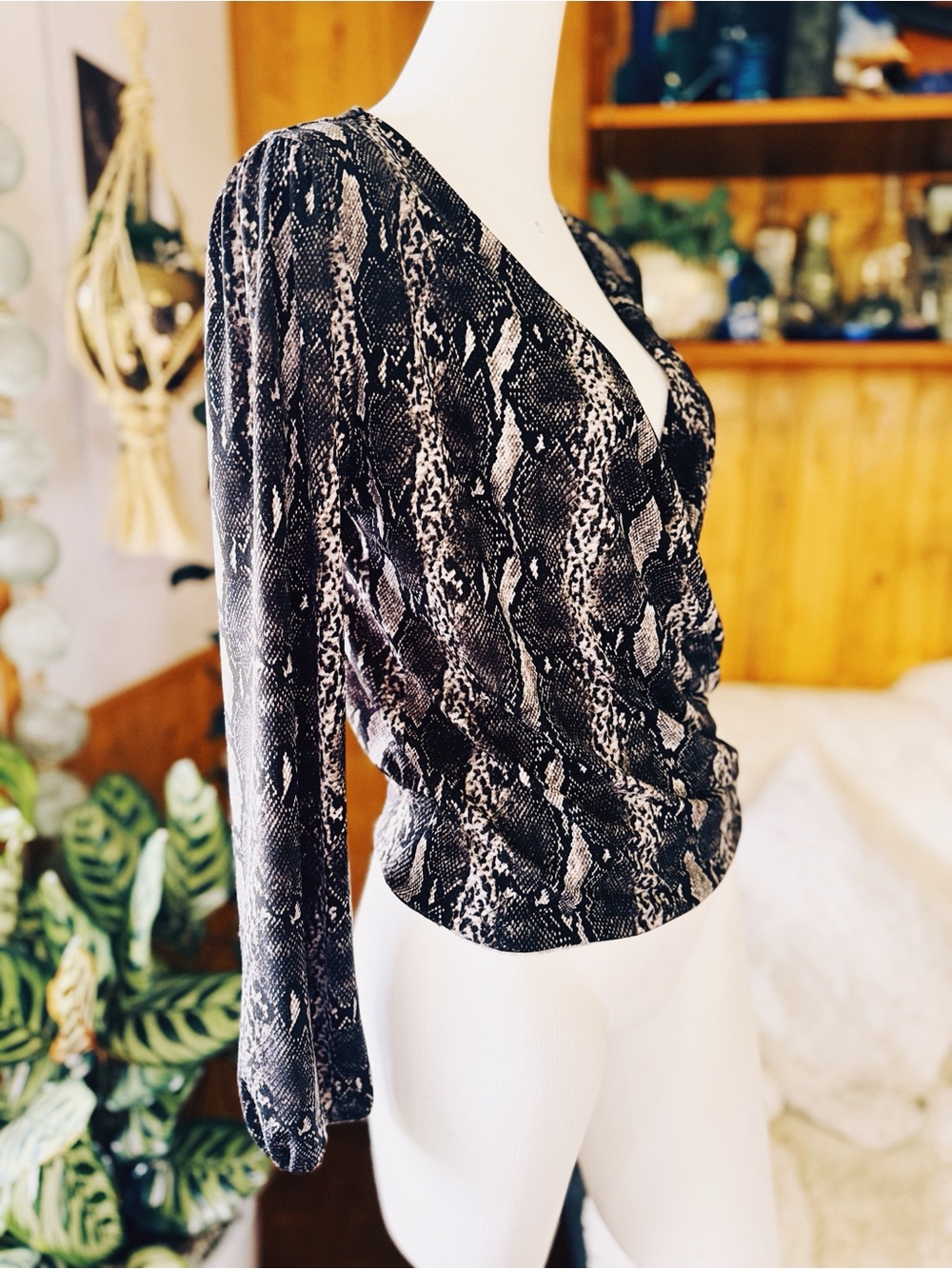 Veronica M Snake Print Ruched Wrap Top XS Black Gray Long Sleeve Euc